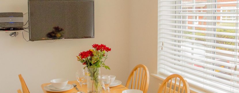 TV & dining (17 of 24) small