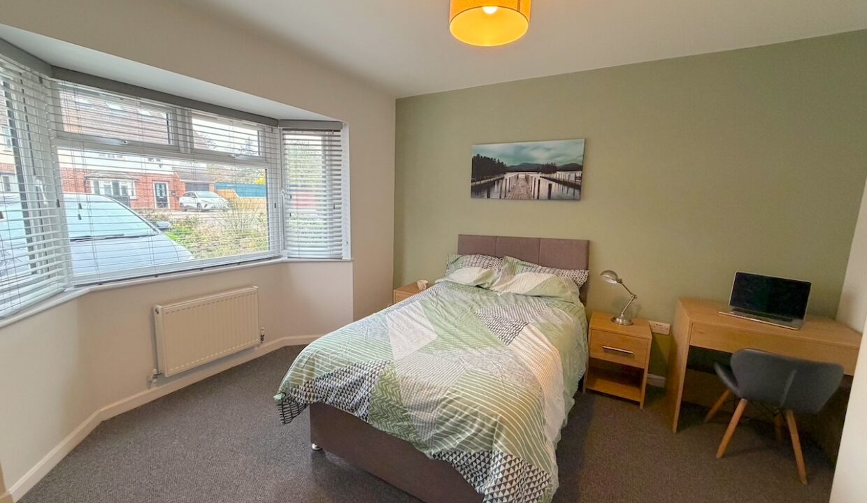R4 - window, bed, desk (light on)
