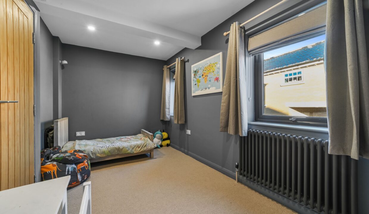 Bedroom rear (1st floor) 1