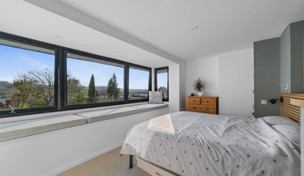 Master bedroom 4